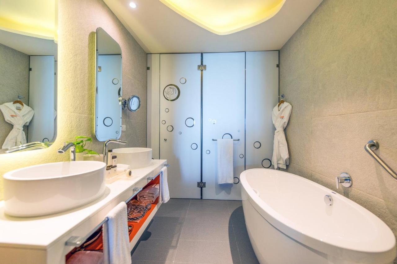 Nickelodeon Hotels & Resorts Riviera Maya 푸에르토 모렐로스 외부 사진 Bathroom